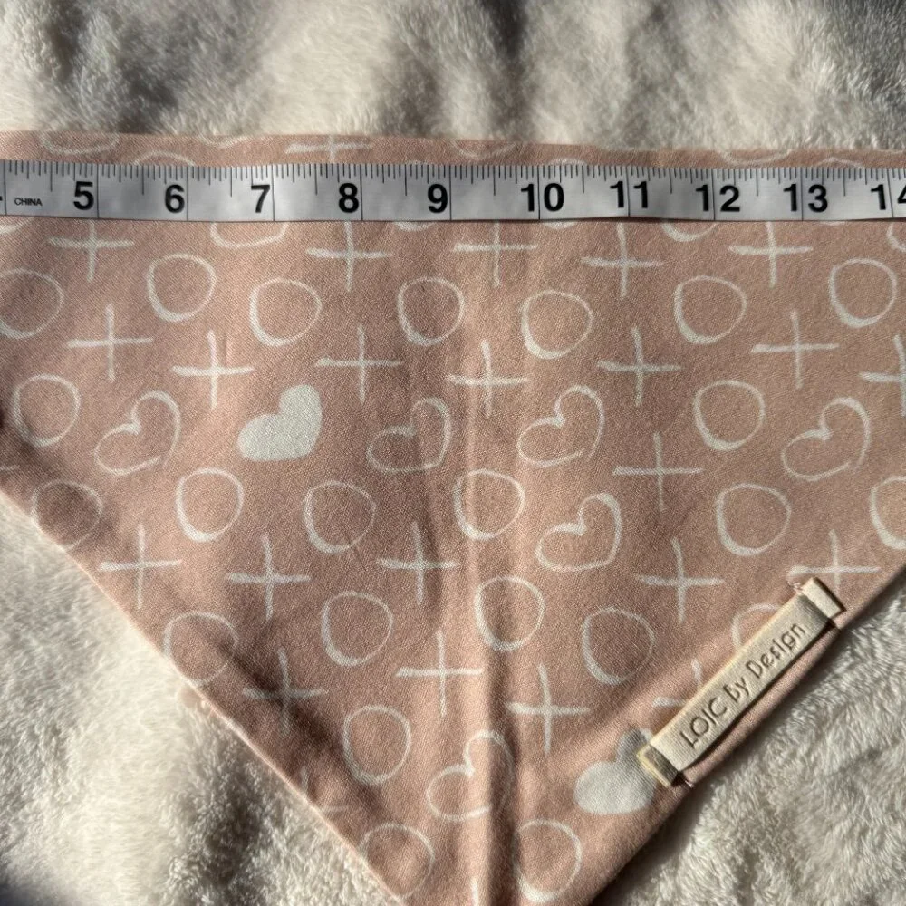 NWT Loic by Design XOXO Pattern Dog Bandana for Valentine's Day, Pink, Size M